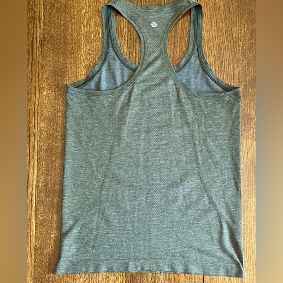 🍋LIKE NEW Lululemon 5 Pc Assorted Tank tops - Picture 4 of 11